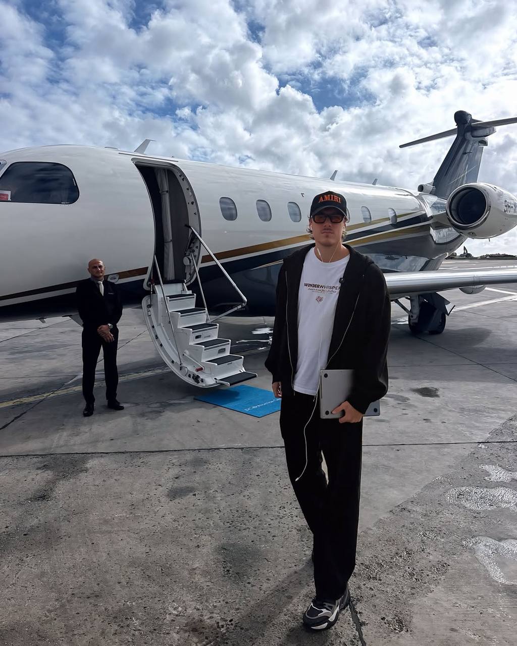 Arthur outside the jet